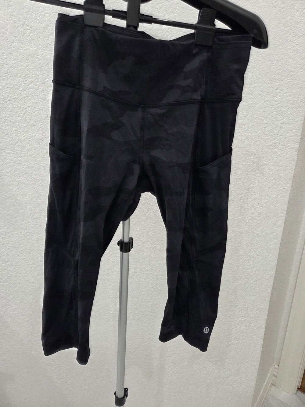 Lululemon Black Camo Align High Rise Crop Leggings Size 8 Pockets